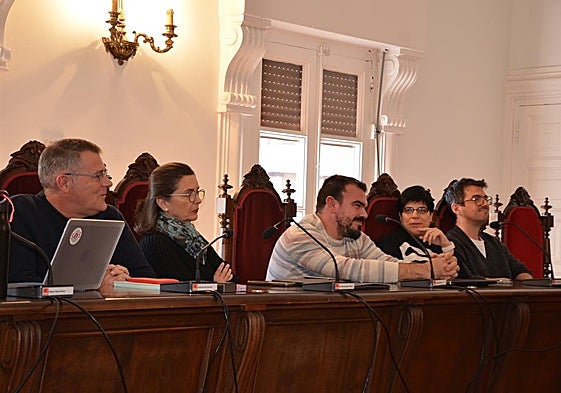 Concejales del PSOE, en el pleno de ayer.