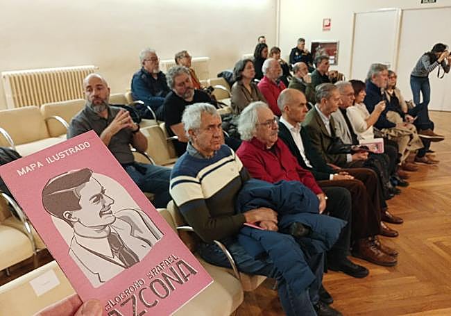 Representantes del mundo de la cultura, este jueves, en el salón de plenos.