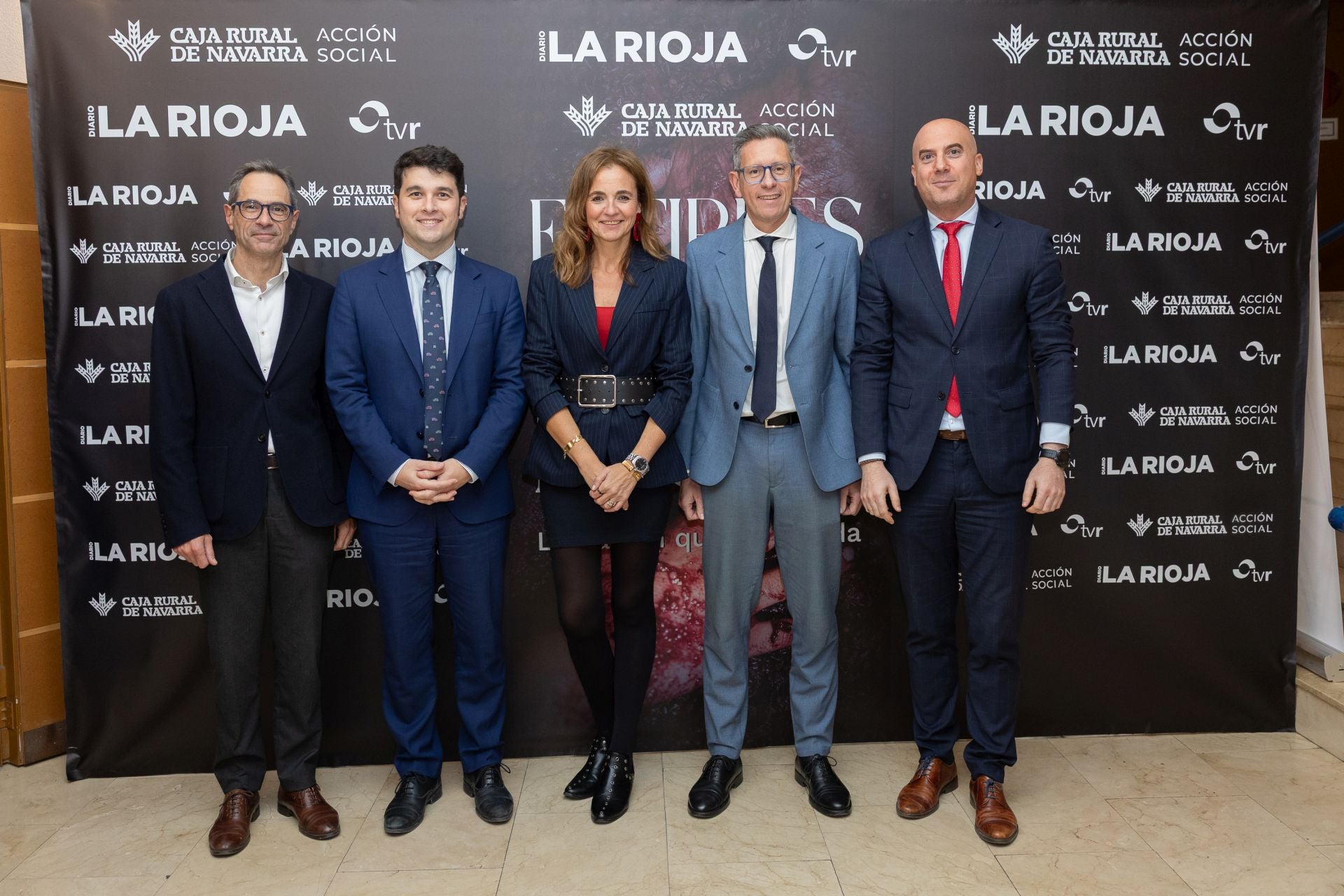 Estrella Domínguez, de Nueva Rioja, junto a José Ramón Aragón, Javier Losarcos, Ernesto Navarrete y Javier Martínez de Acción Social Caja Rural de Navarra.