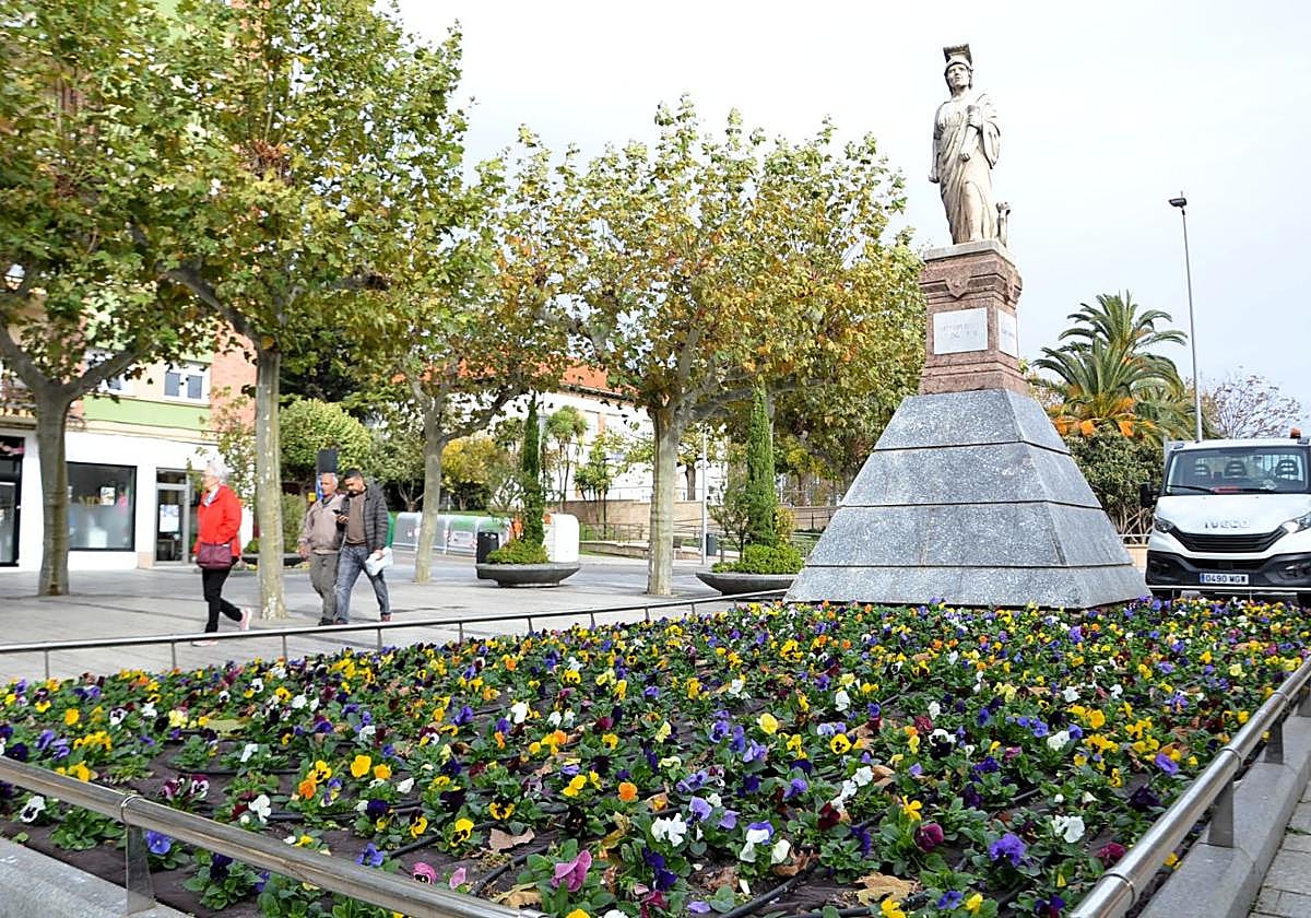 Los jardines de Calahorra se renuevan con 2.500 flores