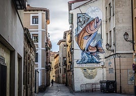 Obra de Susana Garay como homenaje a la resistencia de Logroño en el asedio de 1521 en la medianera de Herrerías 16.