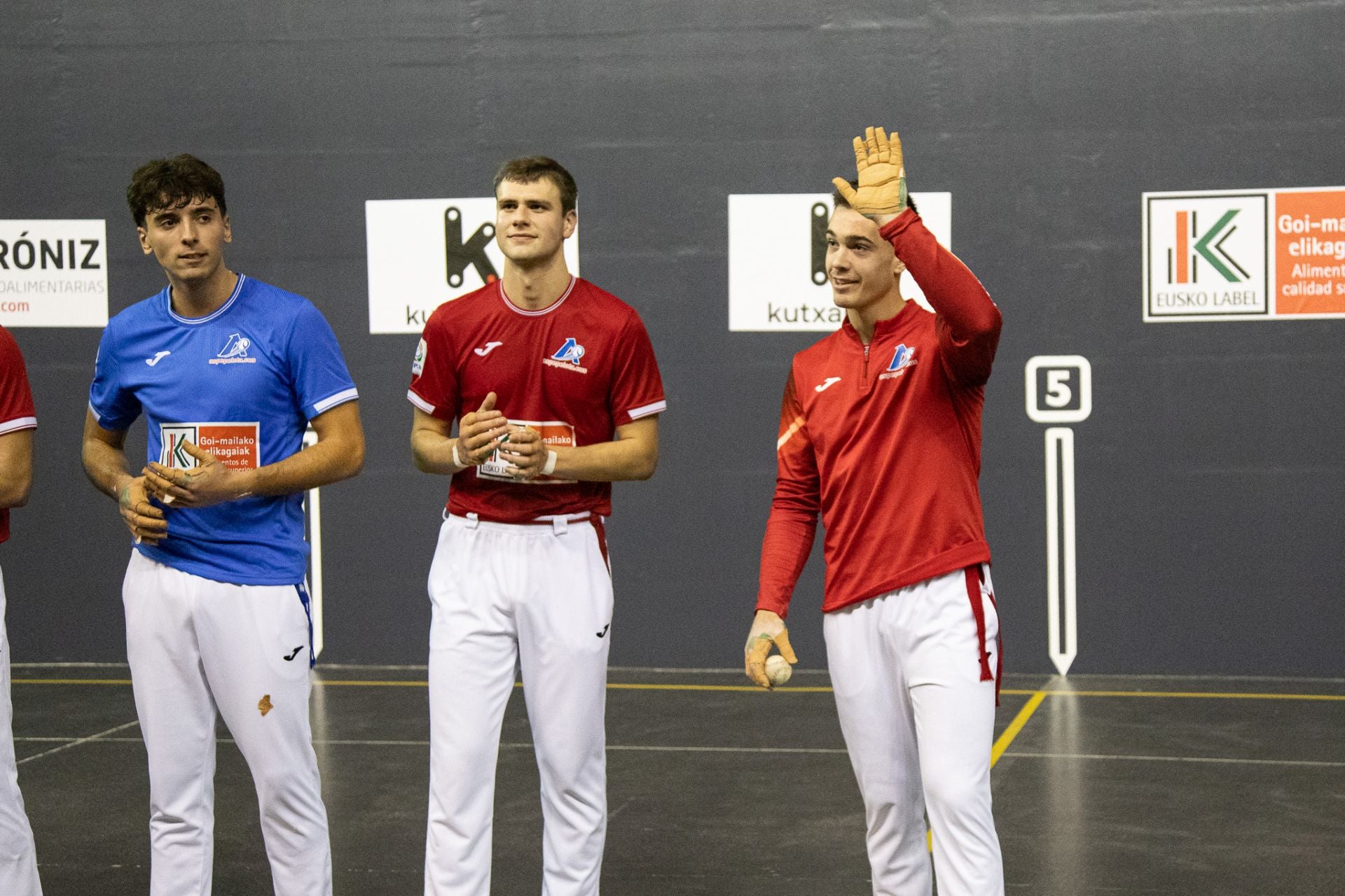 Las imágenes del debut de Carmelo Loza