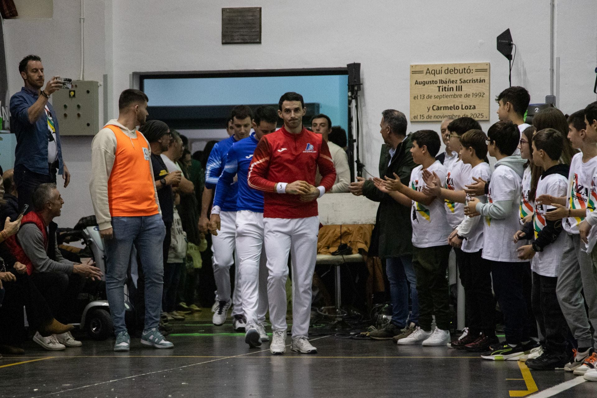 Las imágenes del debut de Carmelo Loza