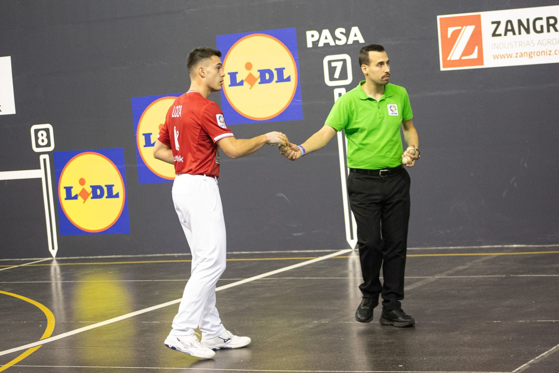 Las imágenes del debut de Carmelo Loza