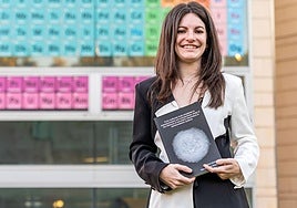 Alba Sorroche obtiene el grado de doctora con una tesis que estudia las condiciones óptimas de catalizadores de oro