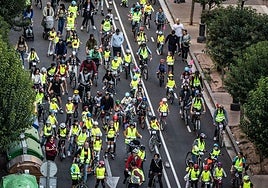 Última bicicletada infantil de FAPARioja por Duquesa de la Victoria reivindicando «el derecho a la ciudad y a la autonomía personal» de la infancia y la adolescencia.