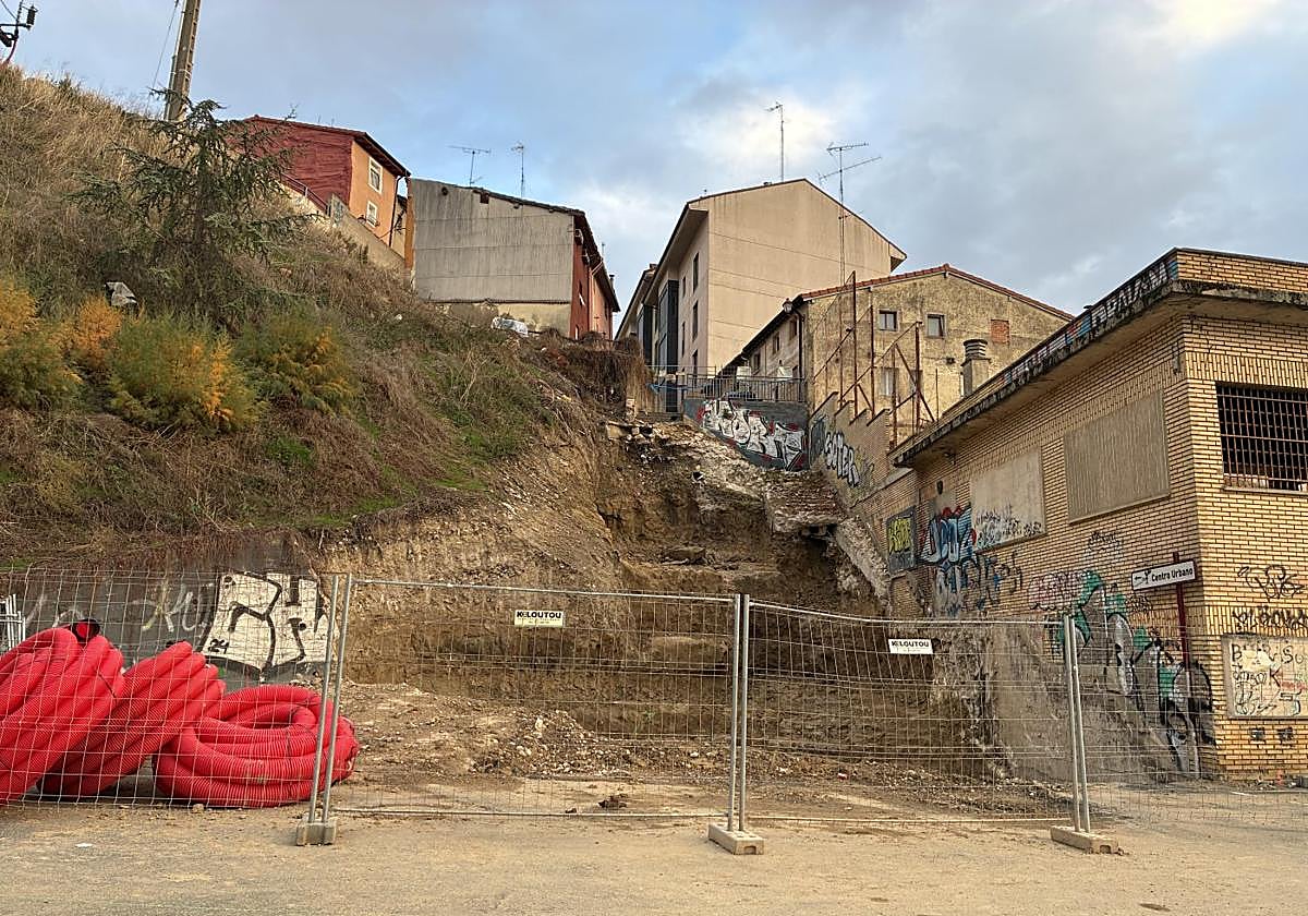 Estado de las obras de las futuras escaleras, ayer.