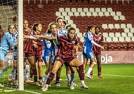 Imagen de un partido de esta temporada del DUX en Las Gaunas.