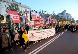 Protesta de los interinos de la educación pública riojana frente al Palacio de Gobierno de La Rioja