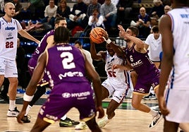 Jacobs entra a canasta ante Marín.