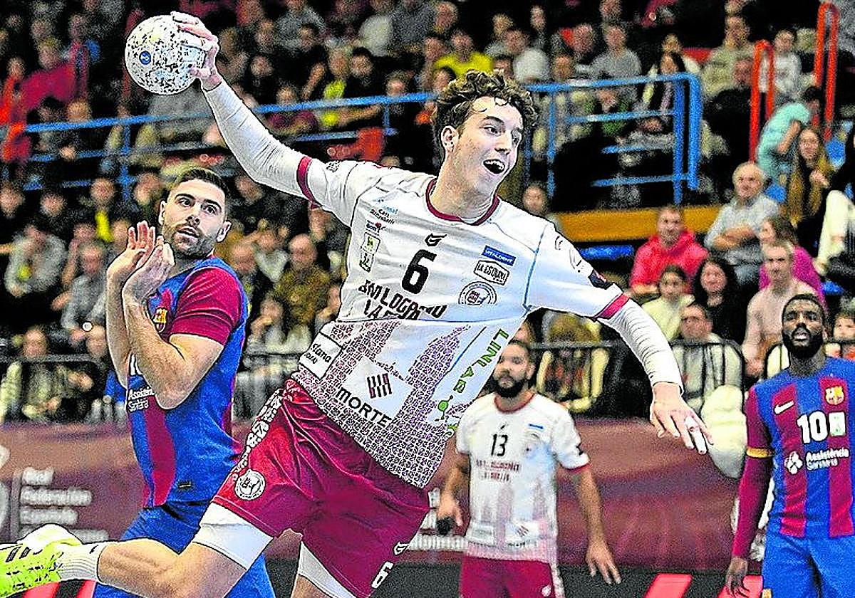 Martí Soler anota un gol en la final de la Copa de España 2023/24.