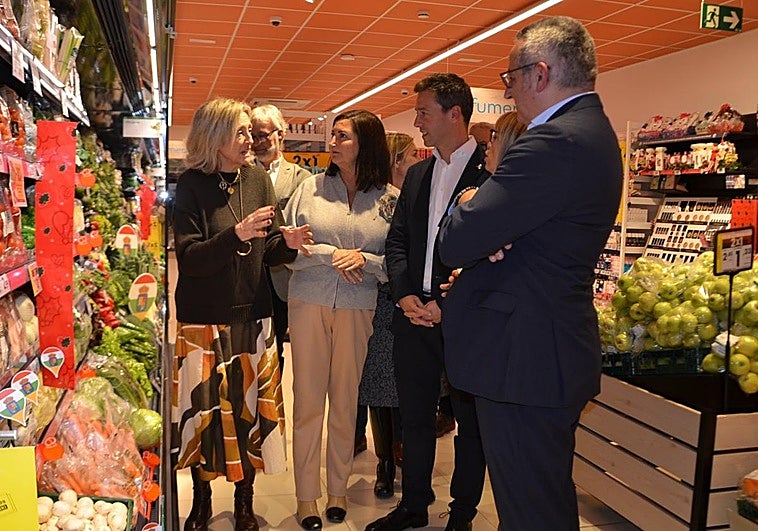Visita ayer Arceiz y Salinas al nuevo supermercado.