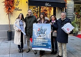 Representantes de los comerciantes, el Ayuntamiento y la Cámara de Comercio, en la presentación de la campaña.