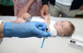 Las dosis de nirsevimab se administran mediante un pinchazo intramuscular.