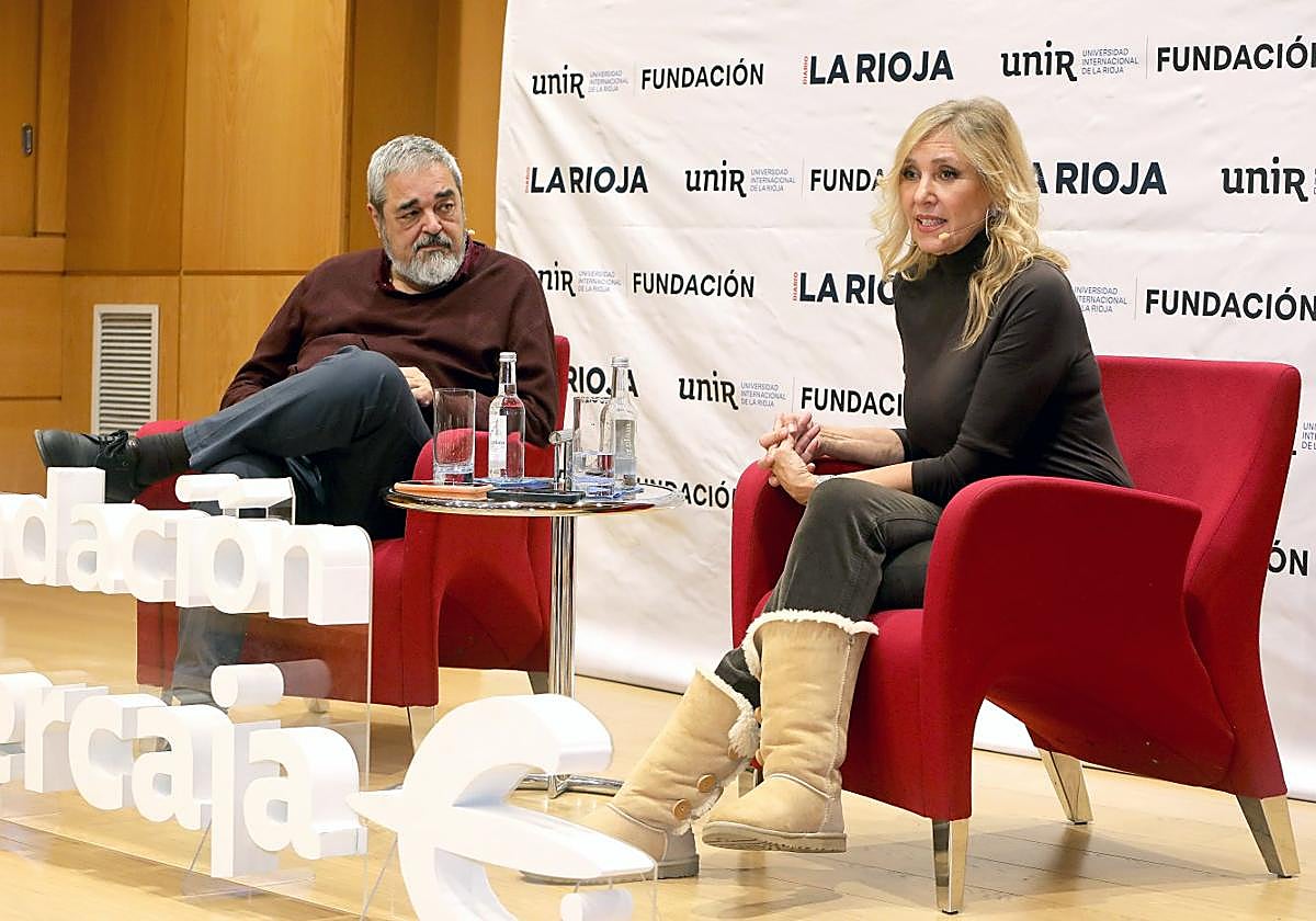 Marta Robles dialogó con Carlos Aganzo, en el Aula de Cultura.