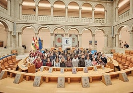 Escolares riojanos leen la Constitución en el Parlamento de La Rioja
