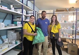 Las voluntarias dejaron los medicamentos en el hospital de Auserd.