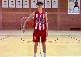 El jugador de baloncesto Alan Bella.