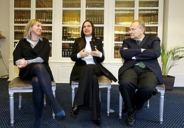 Eva Sanz (UR), Natalia Álbarez (UNLaR) y José María Vázquez (UNIR), ayer en el Círculo Logroñés.