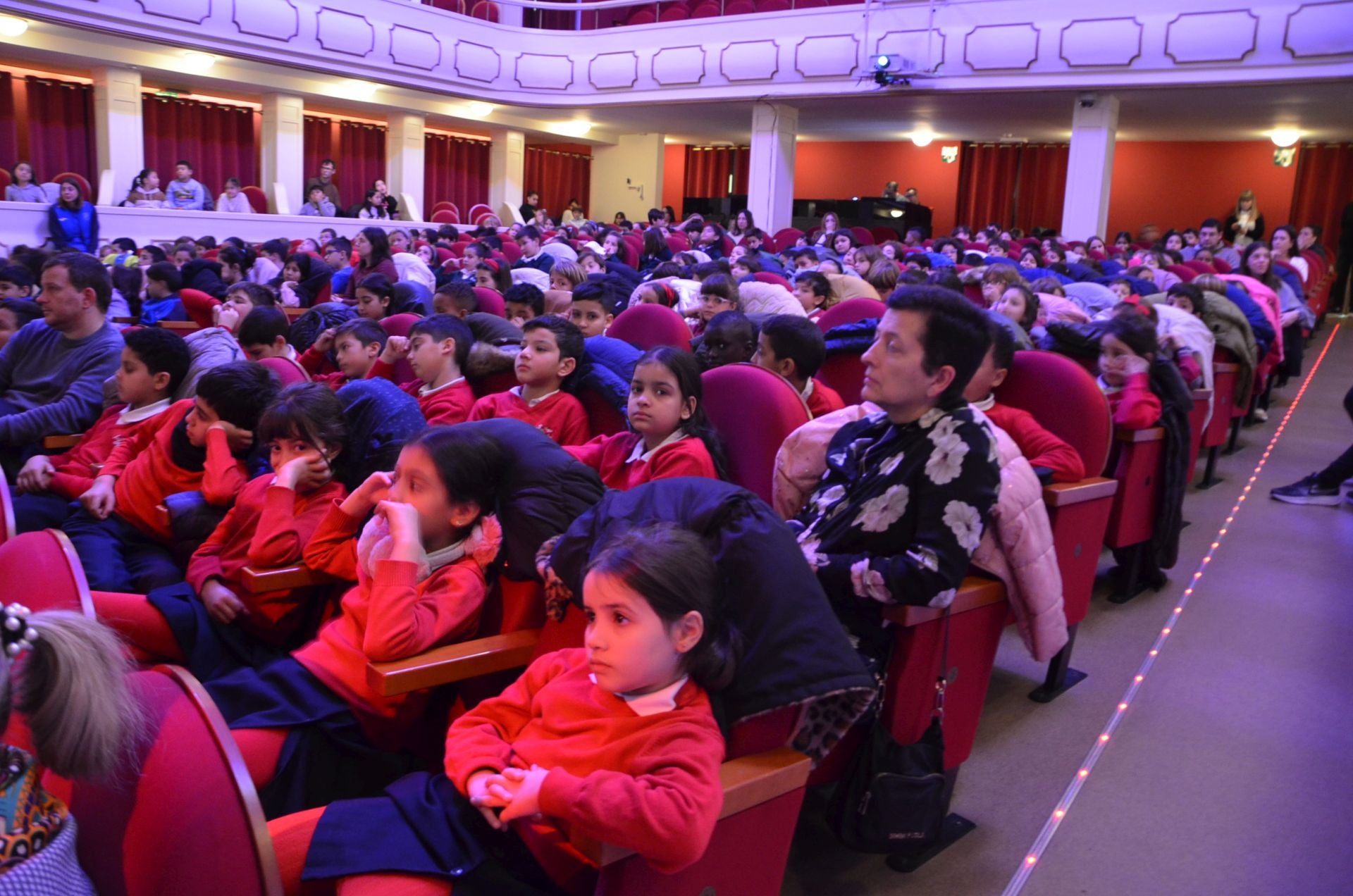 La lectura de los escolares de los artículos más destacados de la Constitución