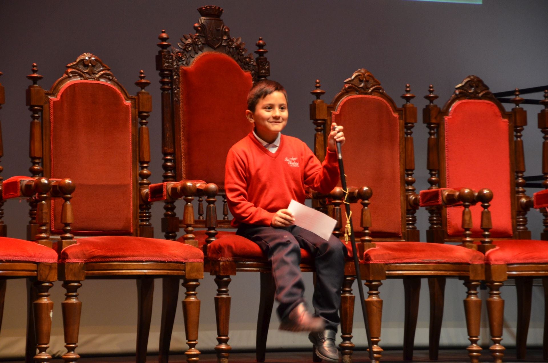 La lectura de los escolares de los artículos más destacados de la Constitución