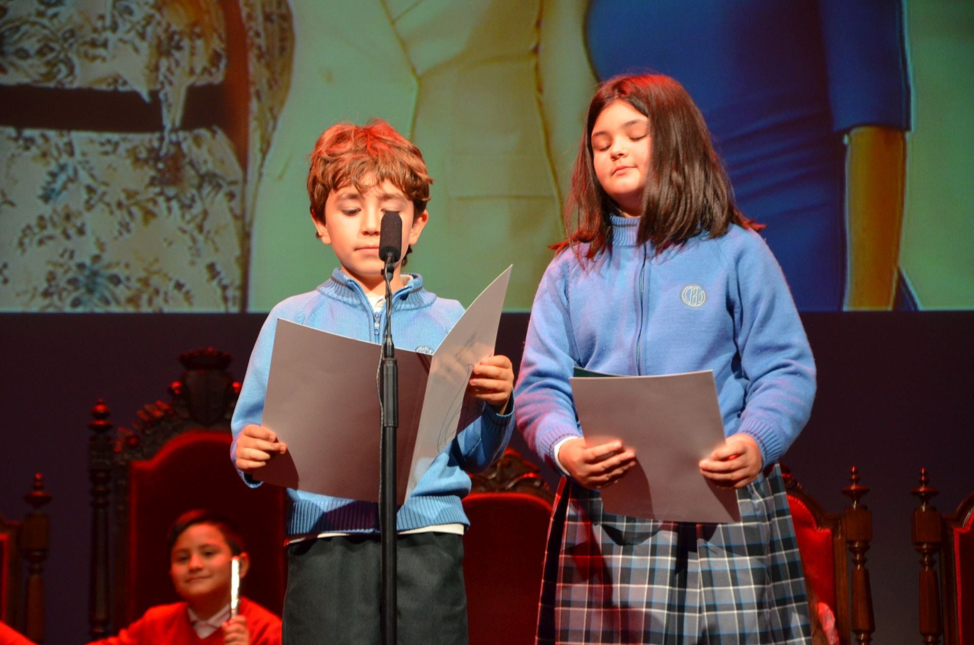 La lectura de los escolares de los artículos más destacados de la Constitución