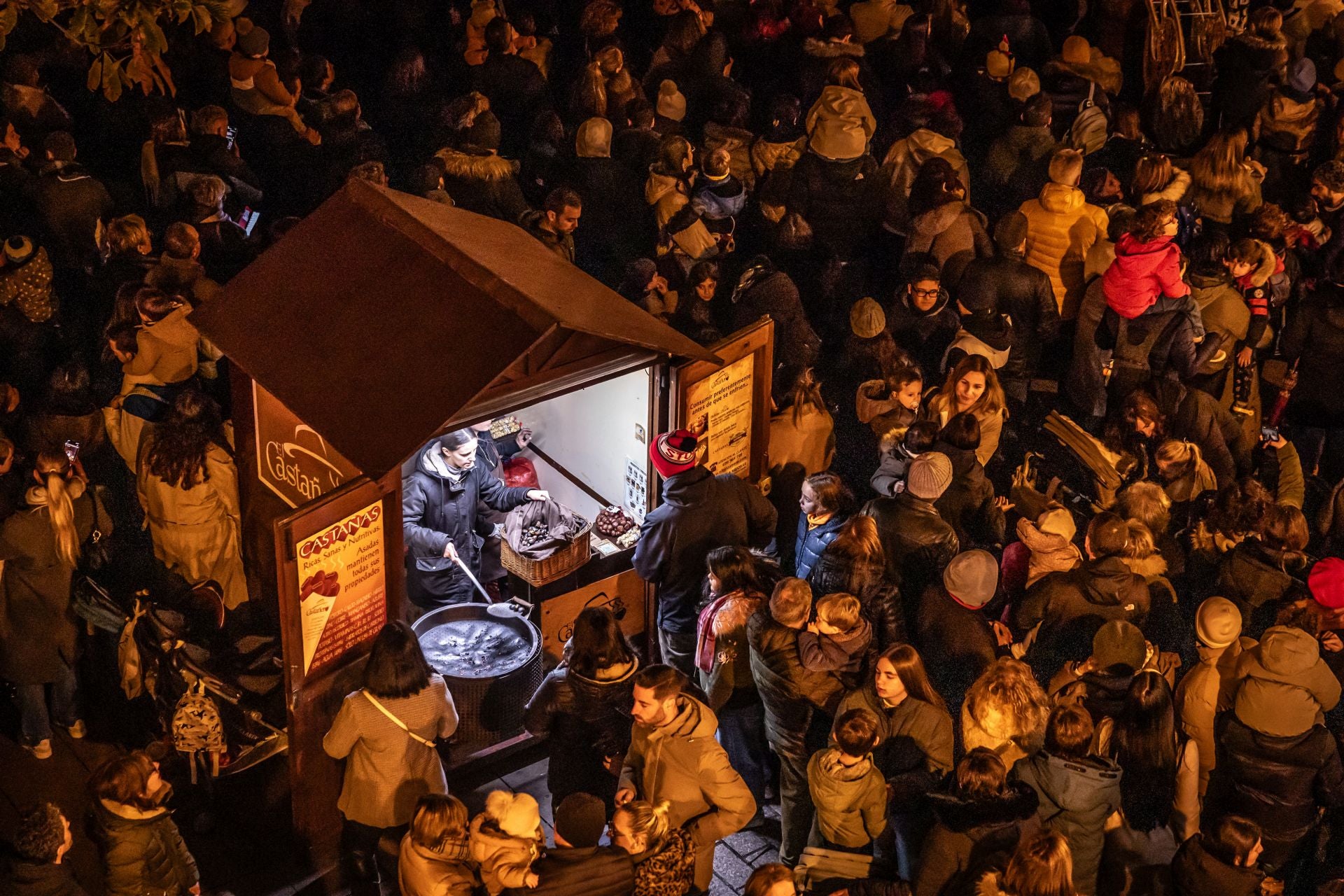 La Navidad se enciende en la plaza del Mercado