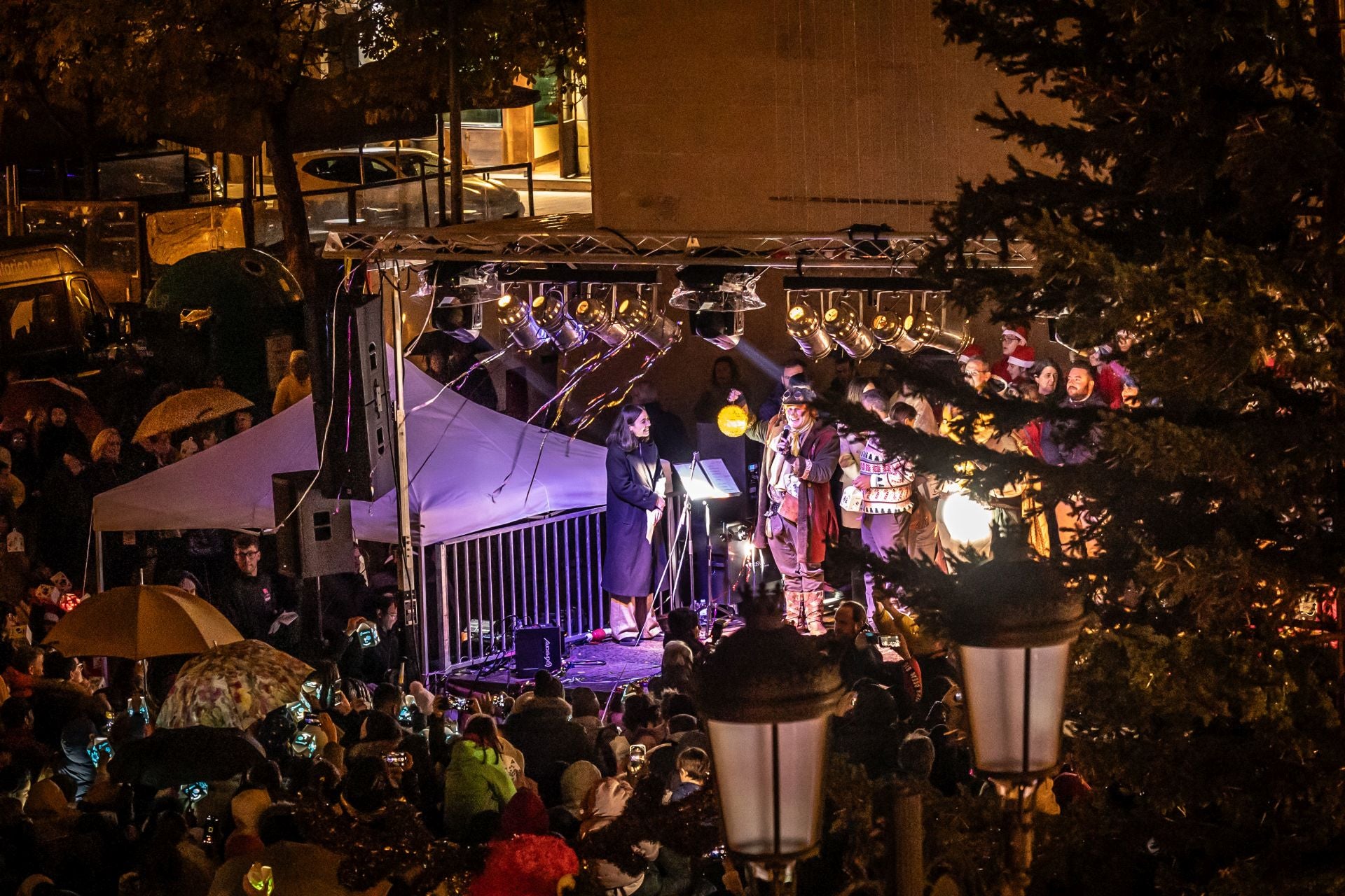 La Navidad se enciende en la plaza del Mercado