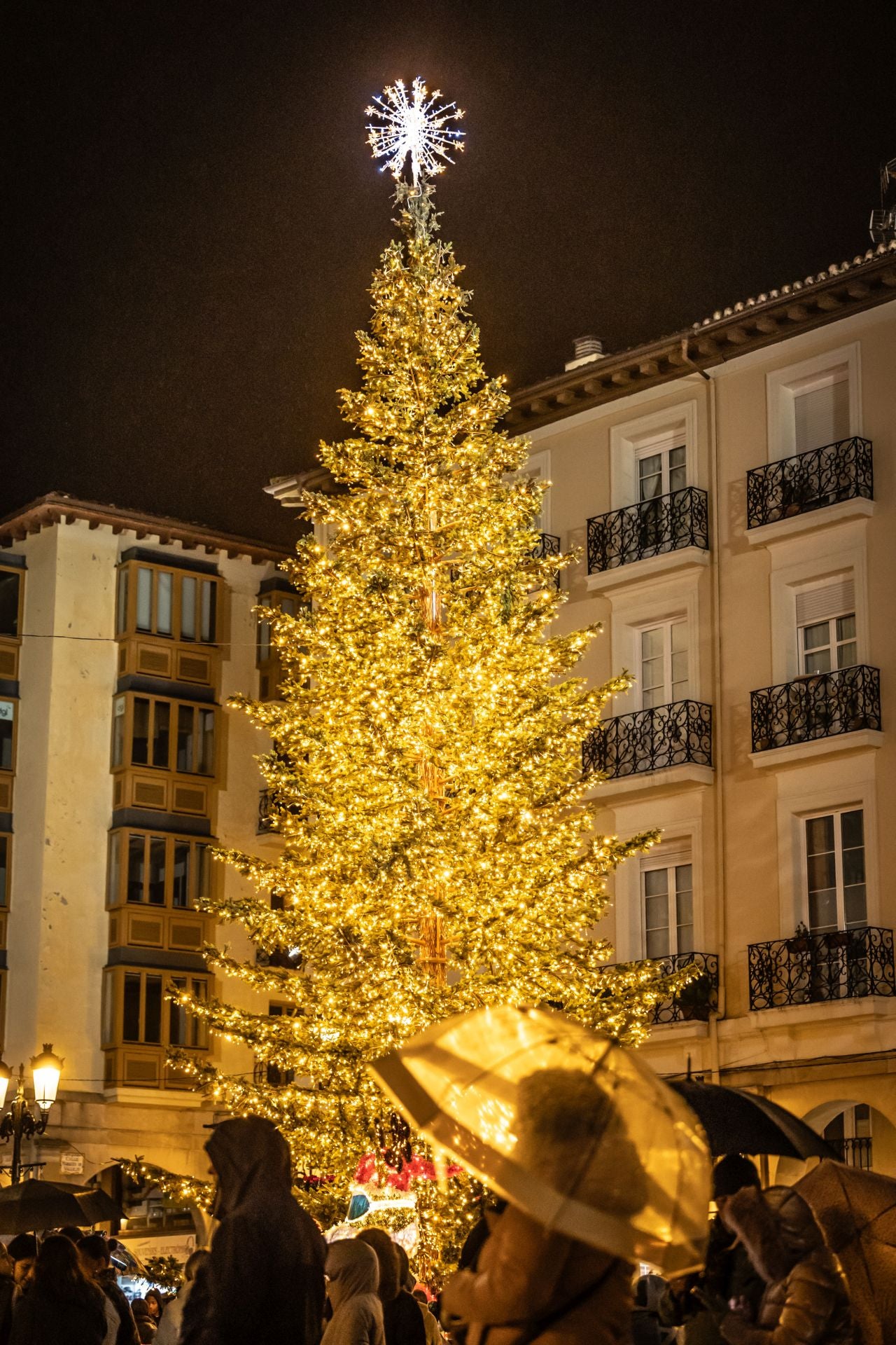 La Navidad se enciende en la plaza del Mercado
