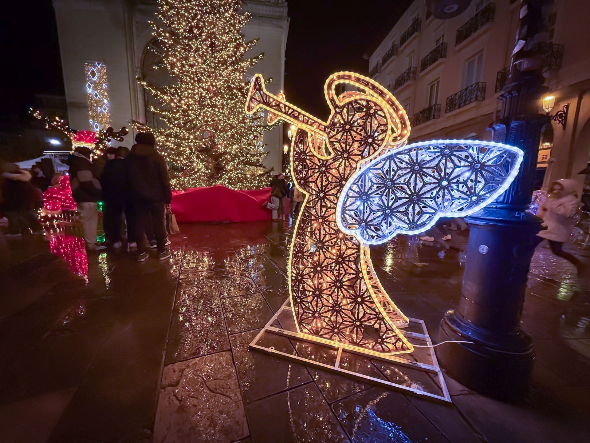 La Navidad se enciende en la plaza del Mercado