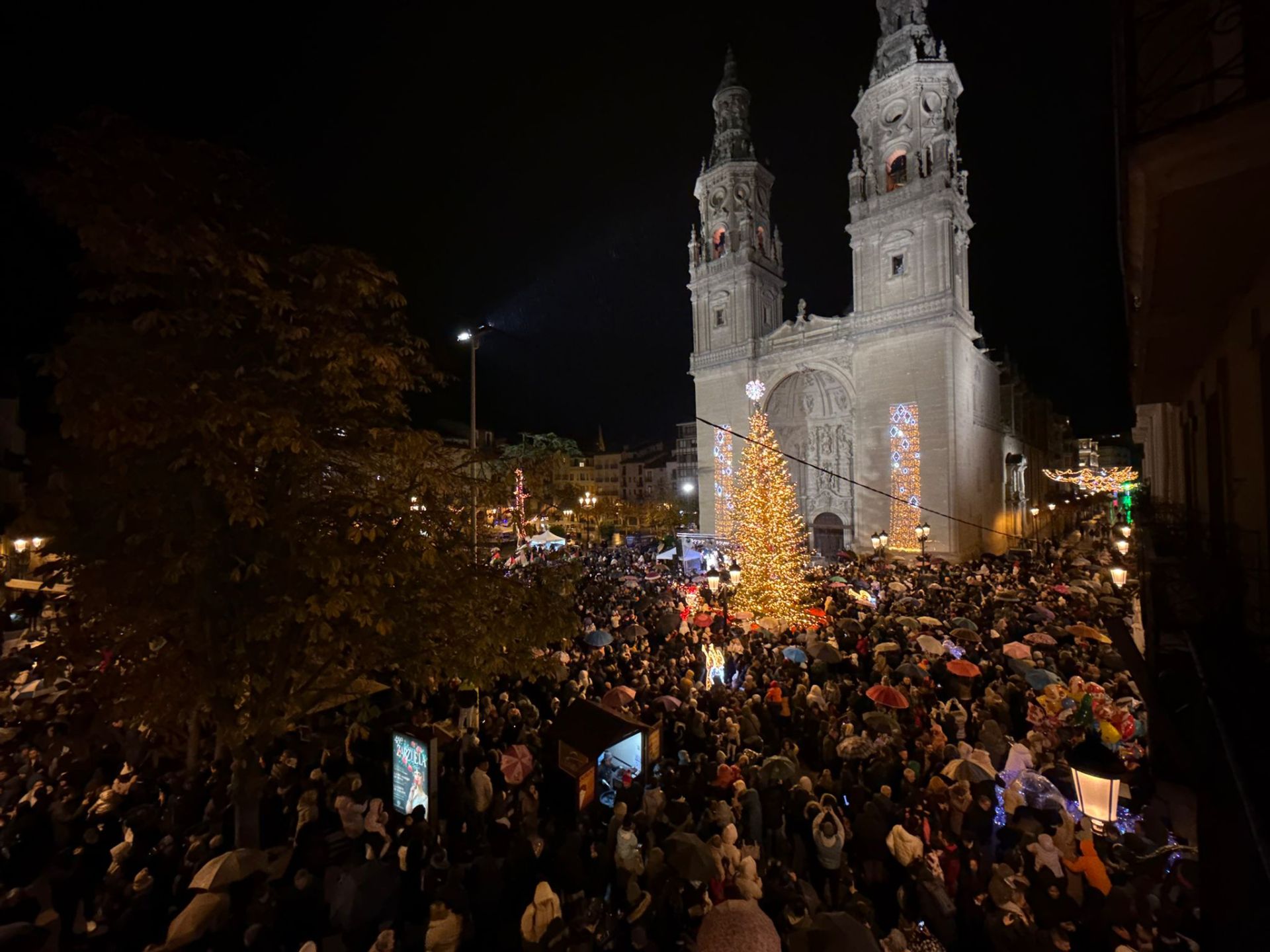 Encendido de las luces de Navidad en la plaza del Mercado de Logroño.