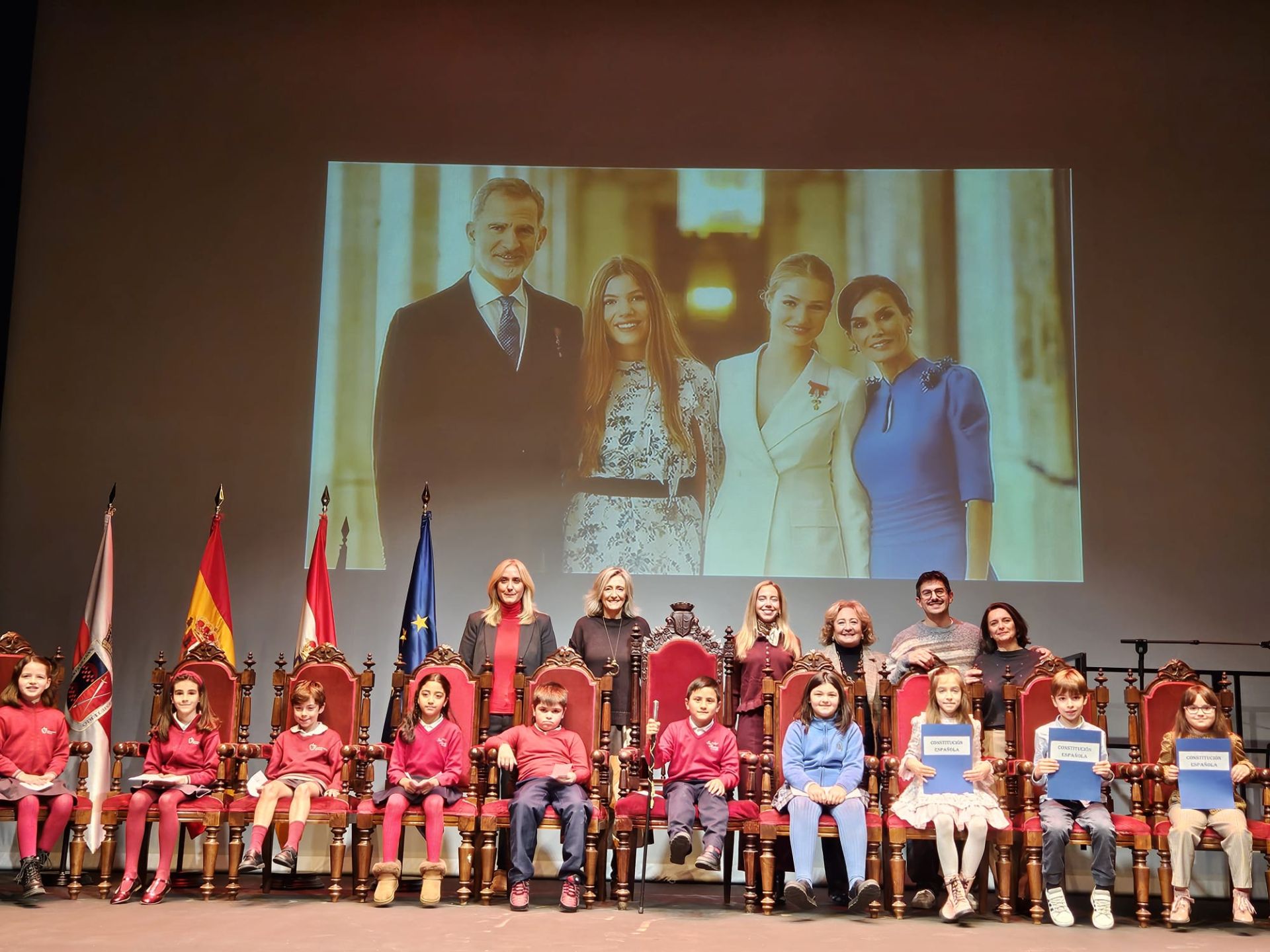 La lectura de los escolares de los artículos más destacados de la Constitución