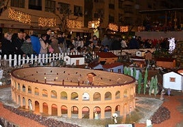 Coliseo romano, en el belén municipal, que este viernes fue visitado por numeroso público.