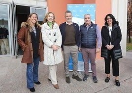 Jorge Ruiz, con los representantes institucionales, ayer.