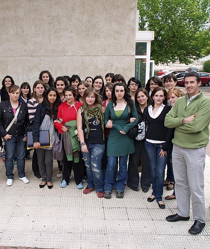 Imagen secundaria 2 - Treinta años de carrera solidaria estudiantil