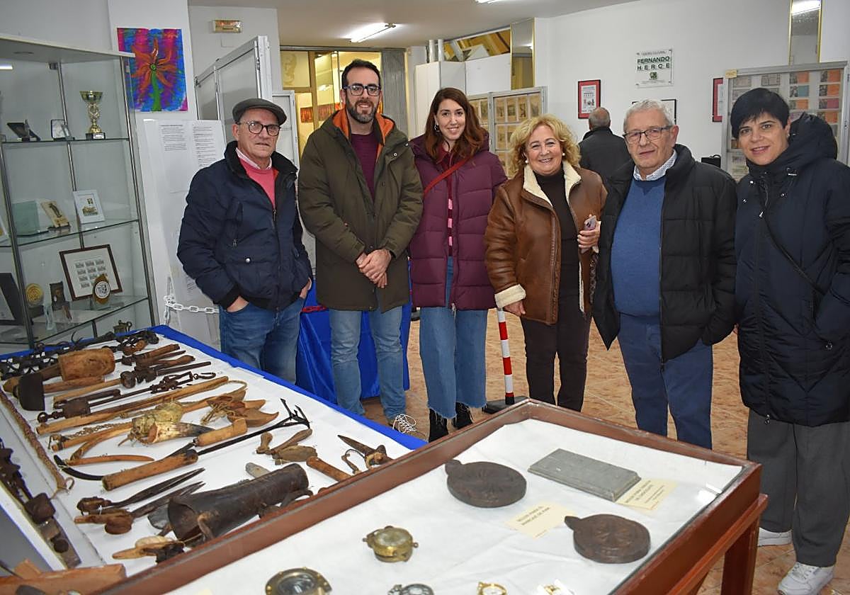 Autoridades con Juan Carlos Sáenz de Asfinca y el coleccionista Matías Laguna.