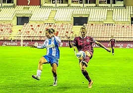 Annelie, una de las jugadoras con pasado armero, con el balón durante el partido contra el Espanyol en Las Gaunas.