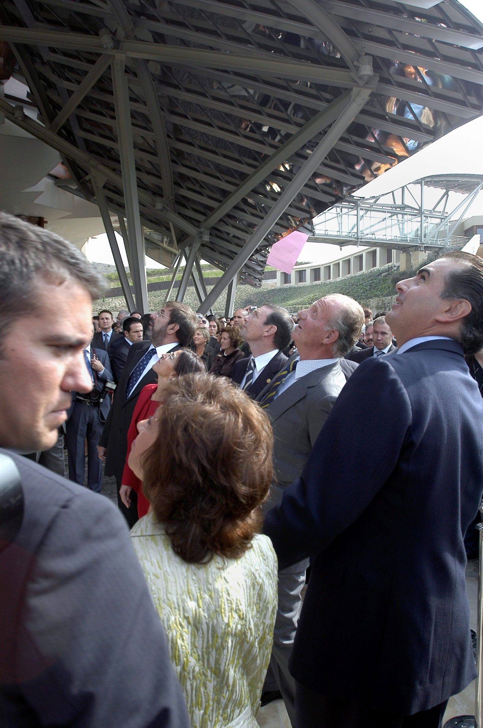 El rey Juan Carlos inauguró la icónica bodega de Rioja de Frank Gehry