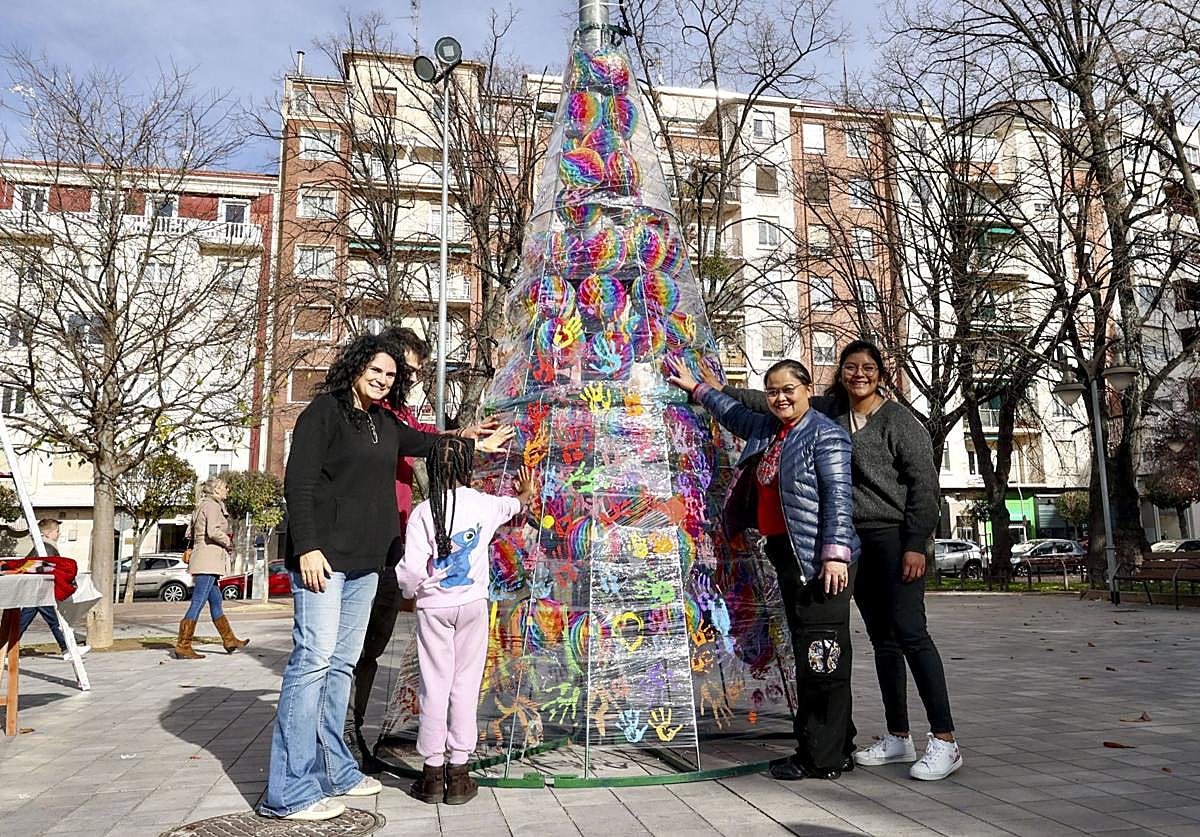 Un árbol navideño muy especial en el Parque de Gallarza