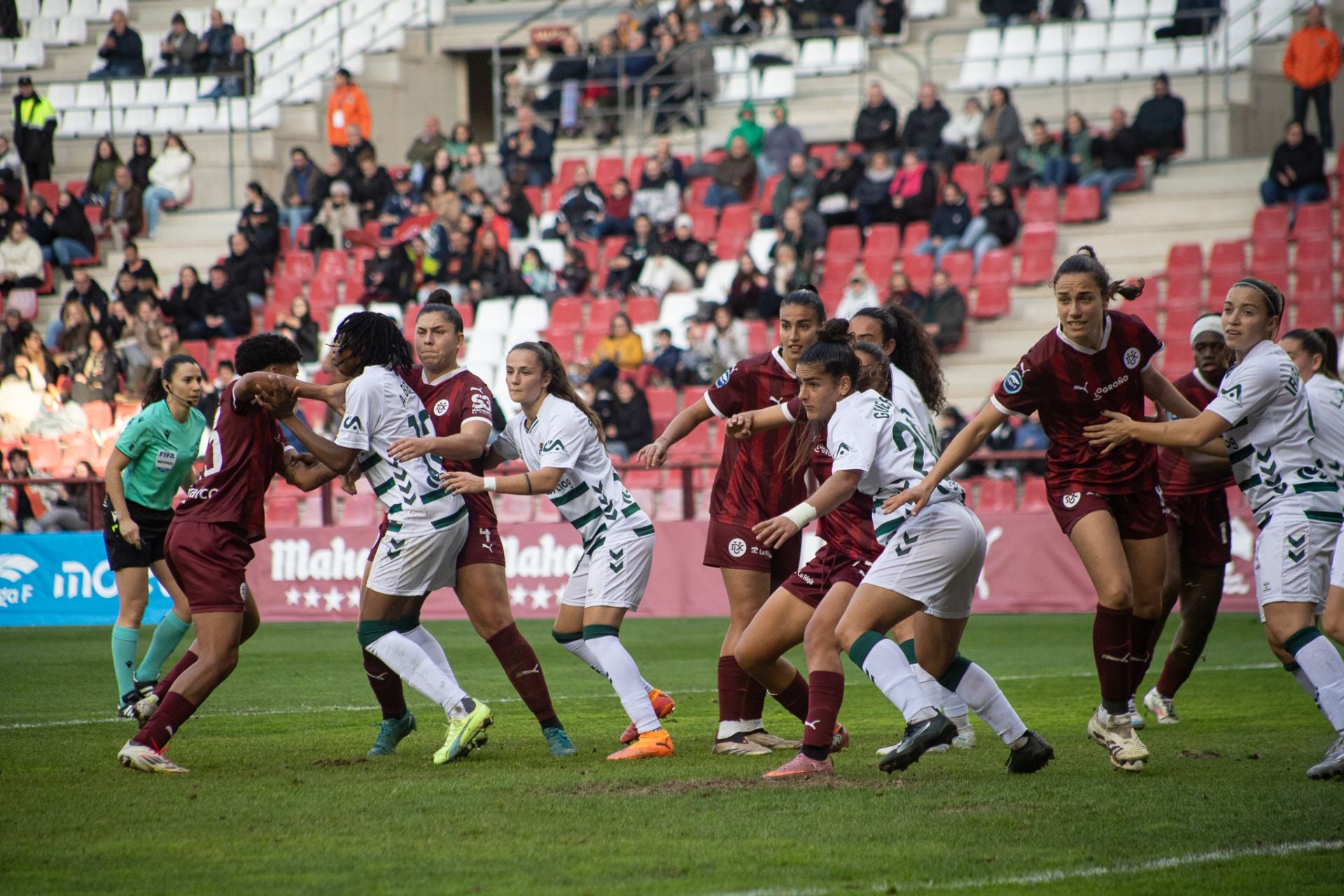 El Dux pierde ante el Eibar en Las Gaunas