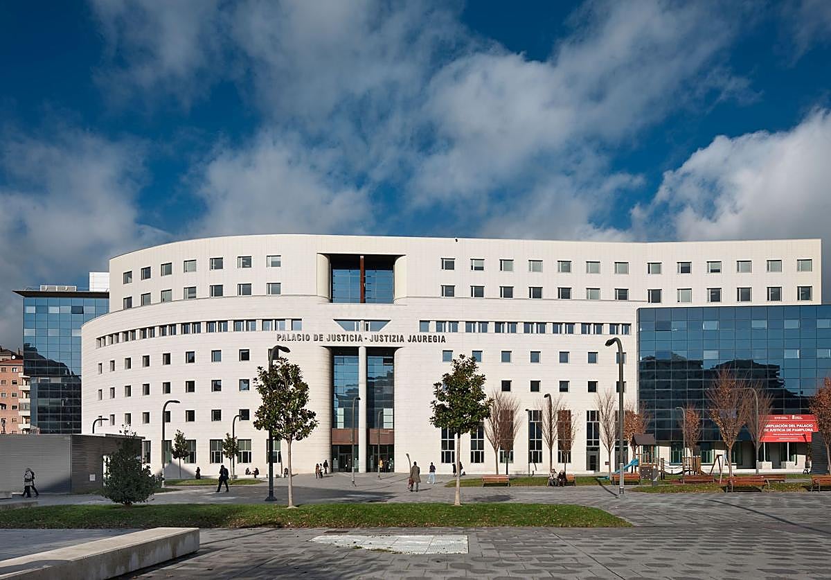 La sentencia que condena a un jugador por herir a otro y absuelve a la empresa la ha dictado la Audiencia de Navarra.