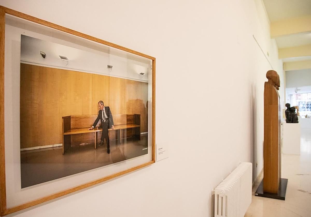 Imagen principal - Detalles de la exposición y algunos de sus organizadores y protagonistas.