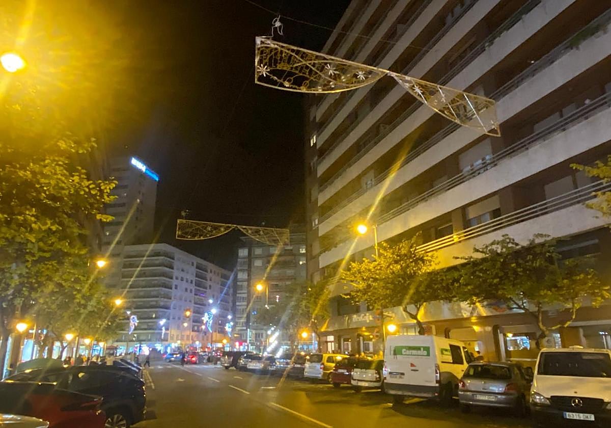 Calle San Antón, sin las luces de Navidad encendidas, la pasada tarde de sábado.