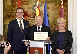 Entrega del Diploma de Honor del Centro Riojano de Madrid al hostelero riojano Mariano Moracia.