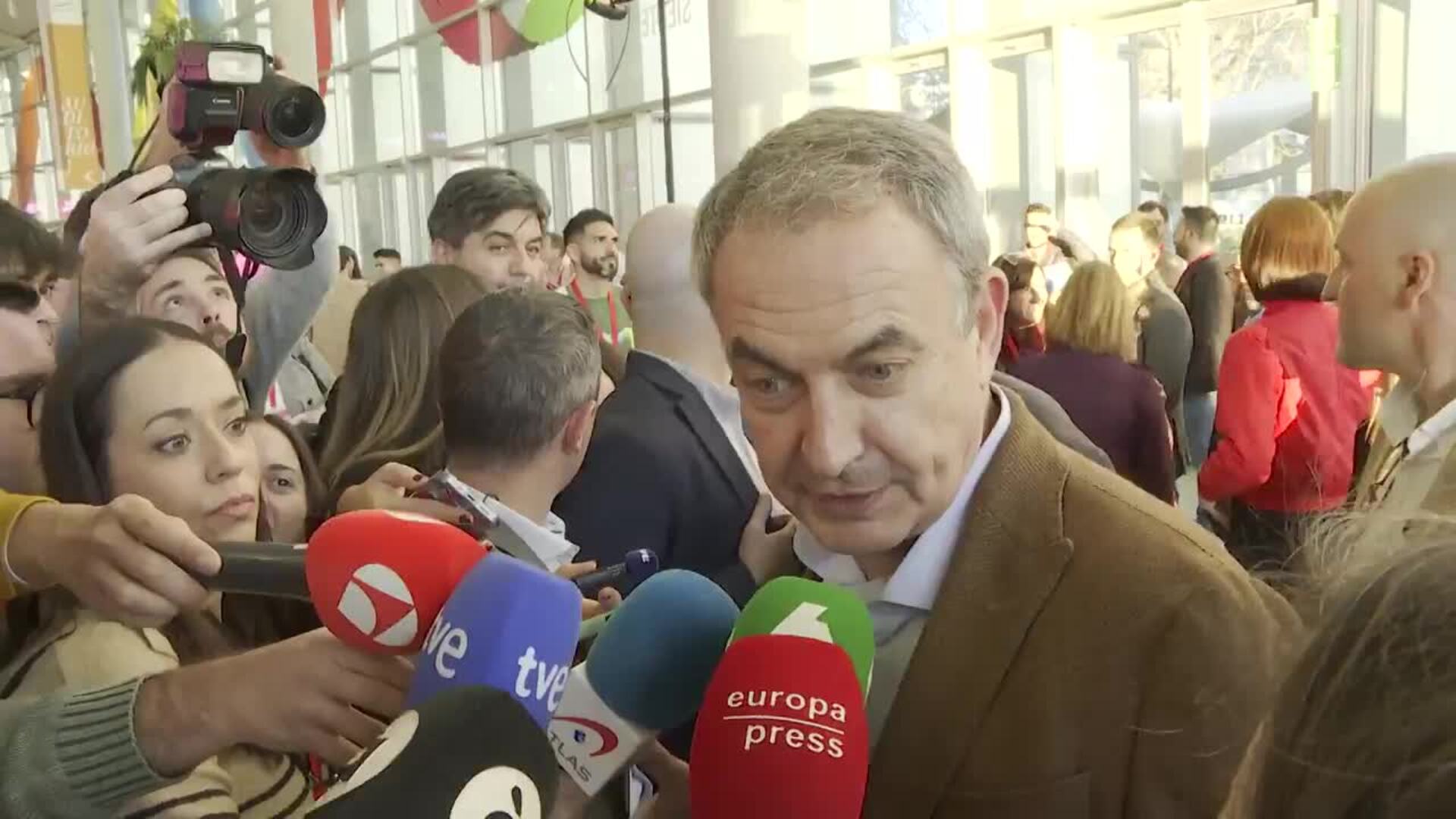 Zapatero, respecto al decreto ómnibus: "Me parece bien que el PP haya cambiado de posición"