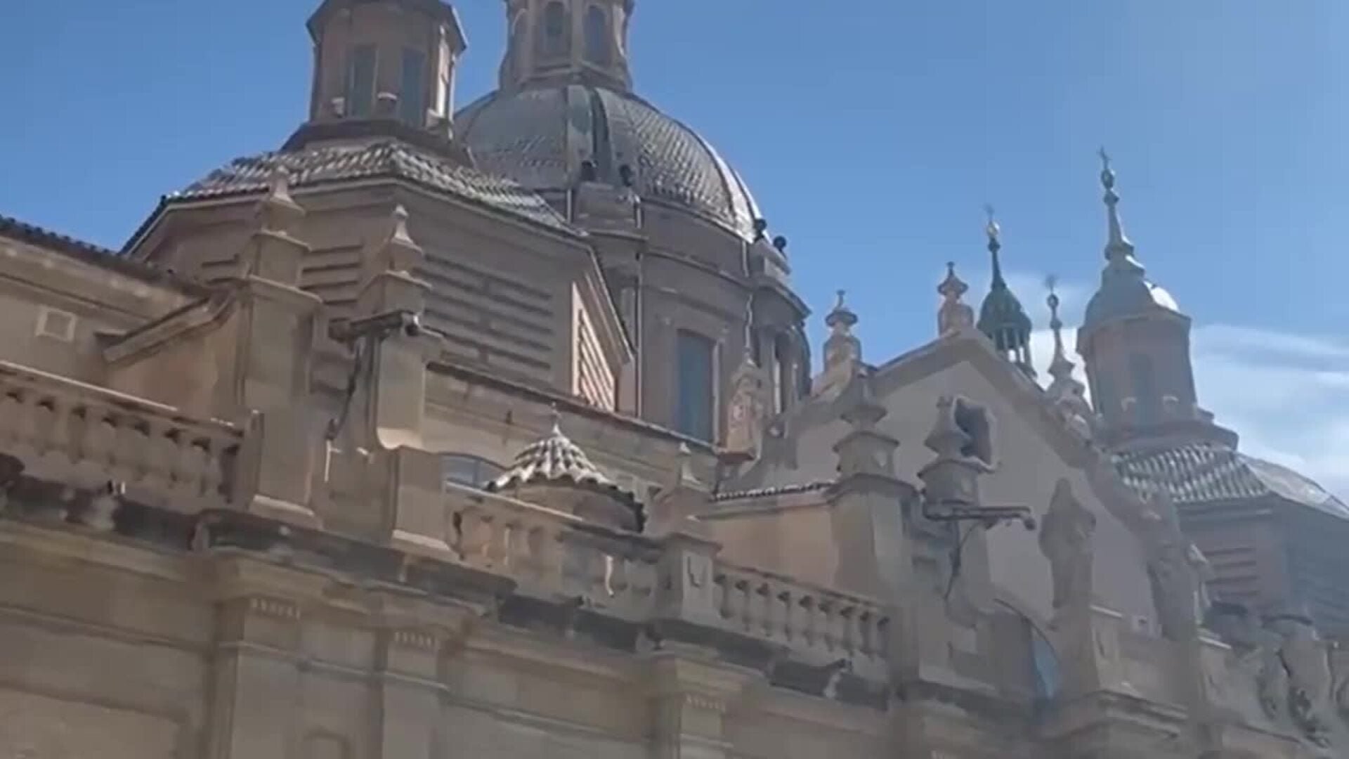 La basílica de El Pilar se suman al doblar de las campanas por la muerte del Papa