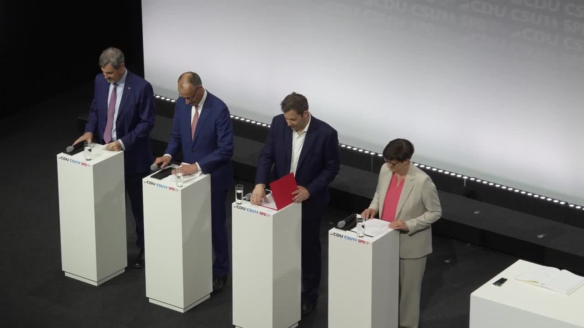 Los conservadores y socialdemócratas alemanes firman el acuerdo para formar gobierno