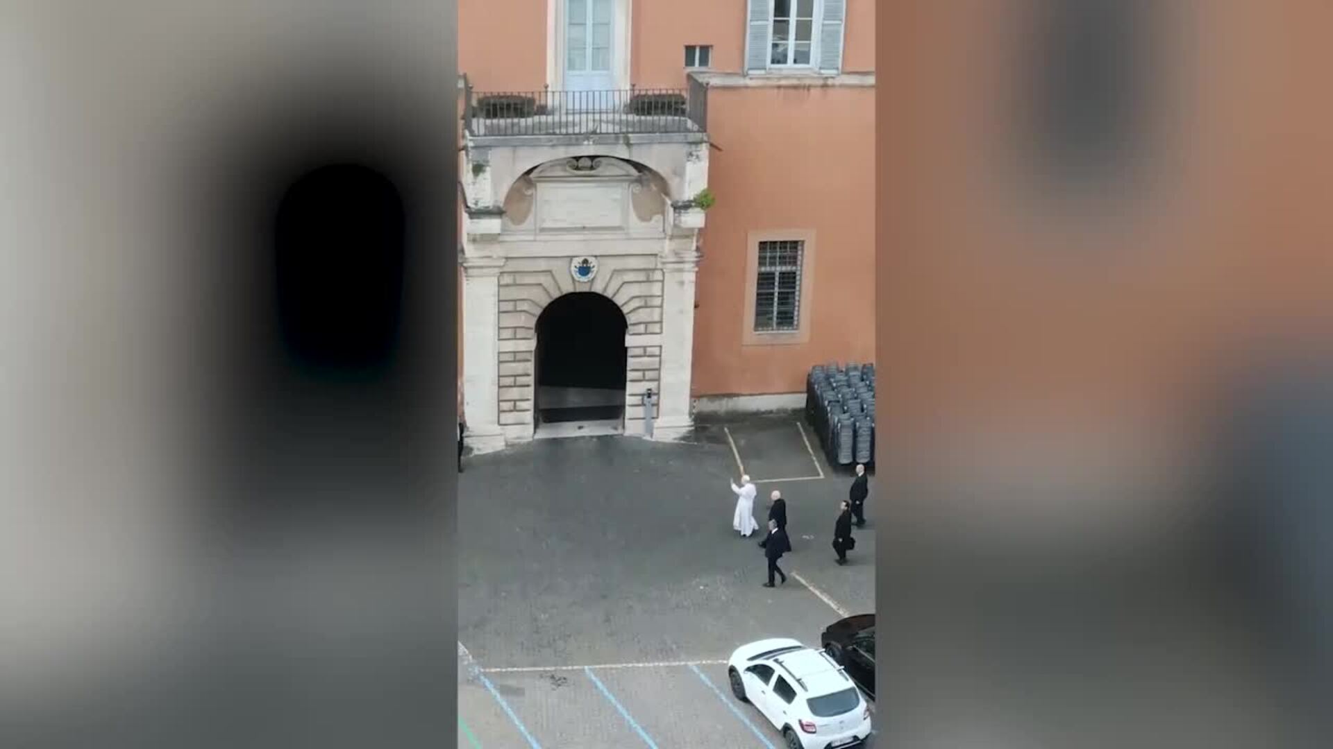 El Papa León XIV, listo para su primer Regina Caeli