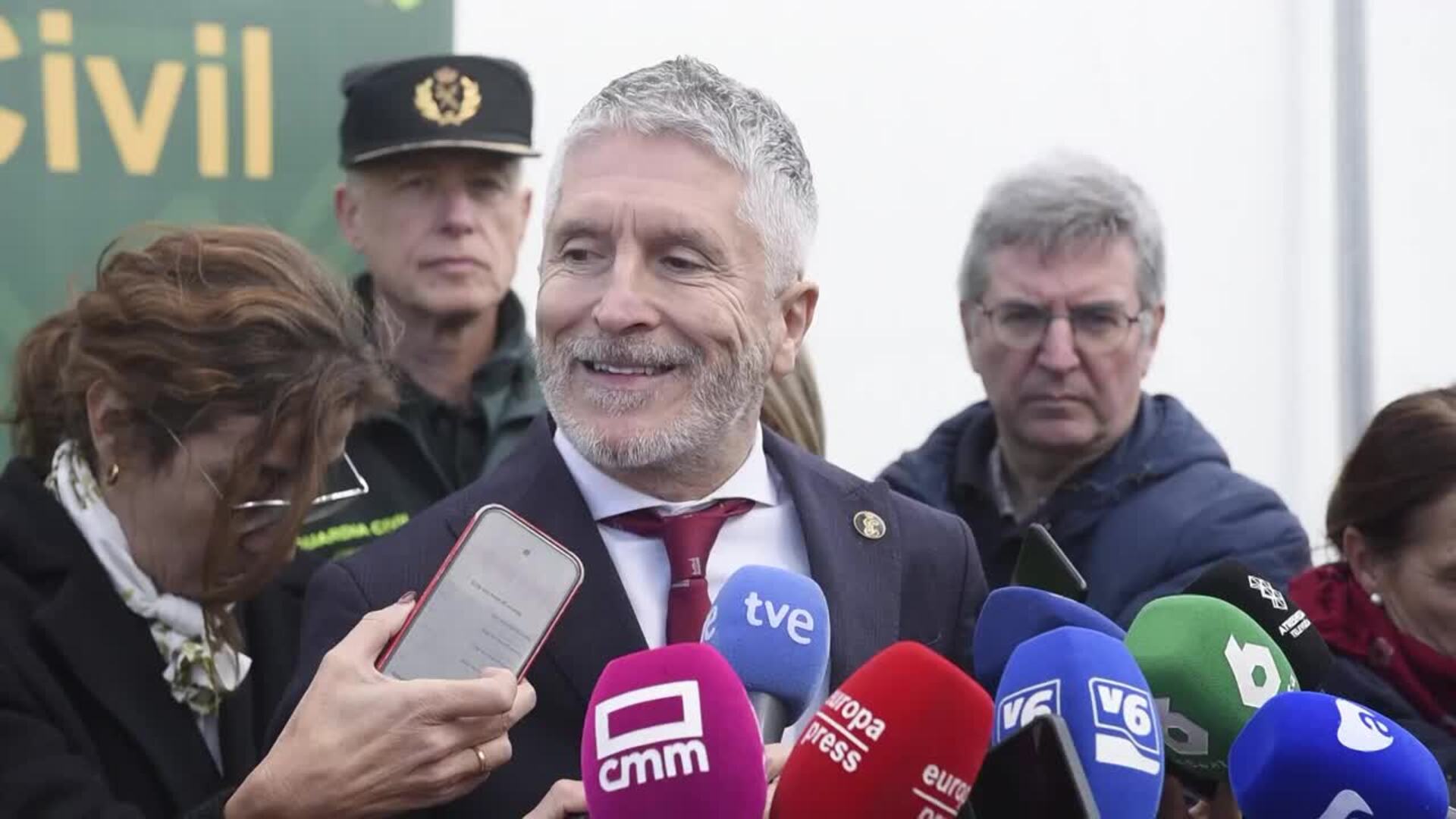 Marlaska pide "seriedad" para hablar de las balizas V-16