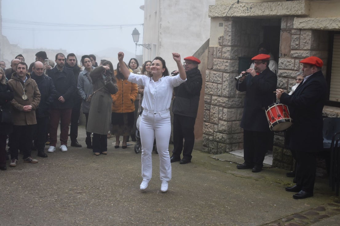 Las imágenes del baile de 'los Brindis' en Grávalos
